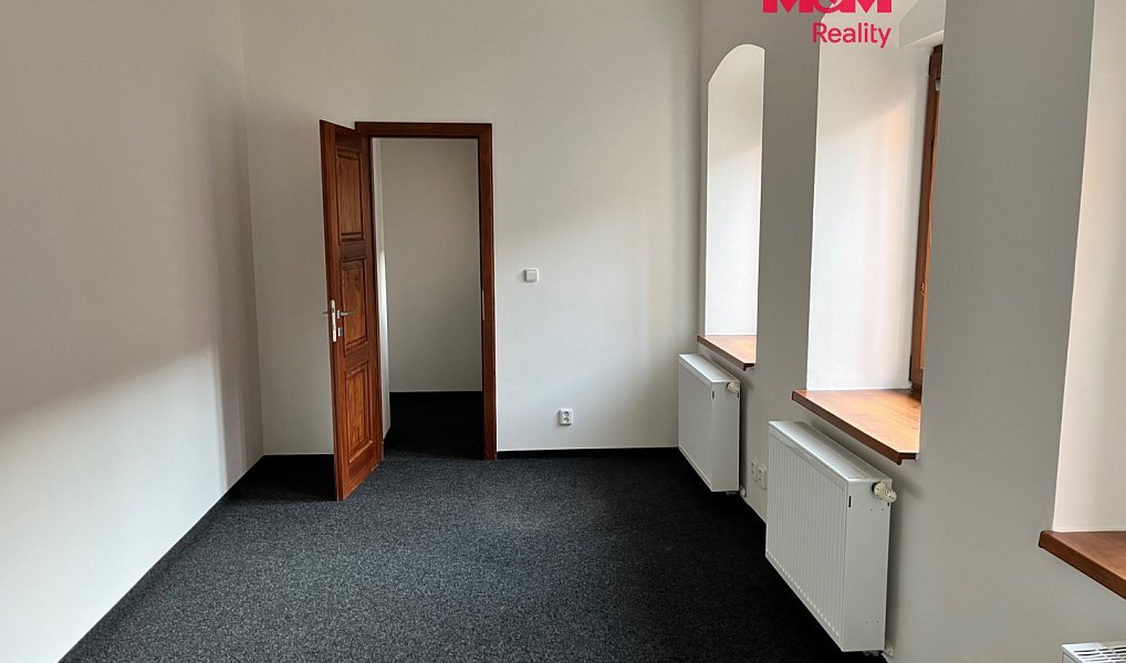 Pronájem kanceláře 40 m², Louny – fotka 1 z 8
