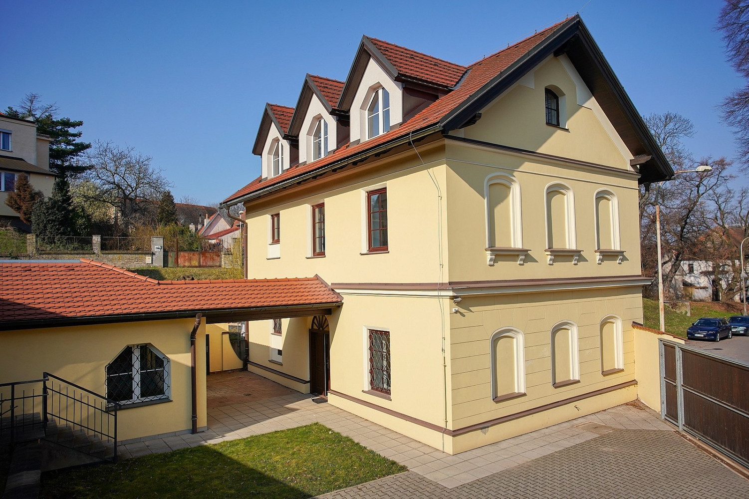 Pronájem domu 215 m² s pozemkem 546 m²