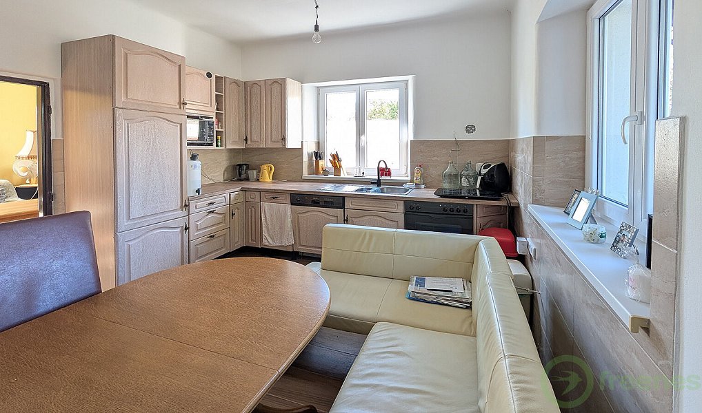 Prodej domu 216 m² s pozemkem 2 040 m², Dobřenice – náhled fotky 2