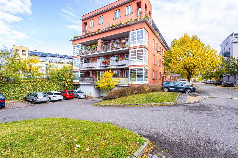 Prodej garážového stání, 11 m2 - Pelzova, Praha-Zbraslav