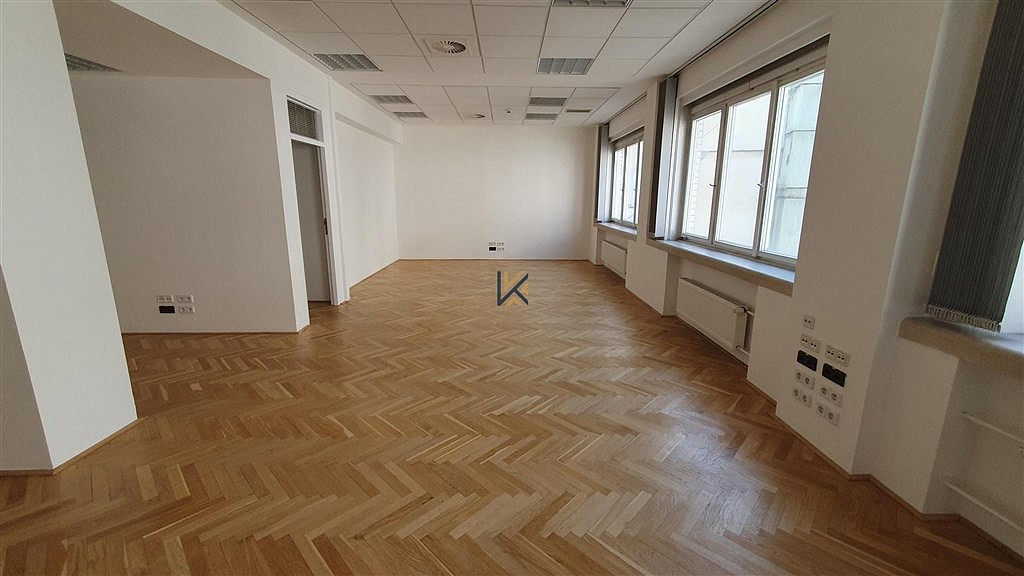 Pronájem kanceláře 194 m² — photo 3