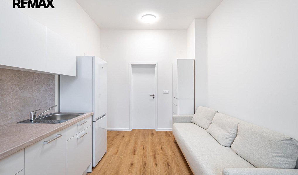 Prodej bytu 1+kk 20 m², Praha – náhled fotky 3