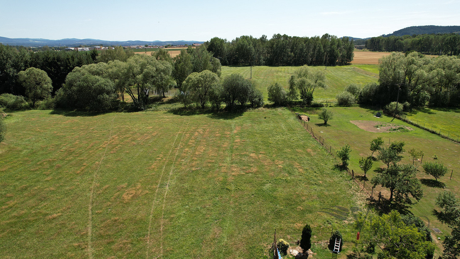 Prodej stavebního pozemku 2 410 m² – fotografie 2