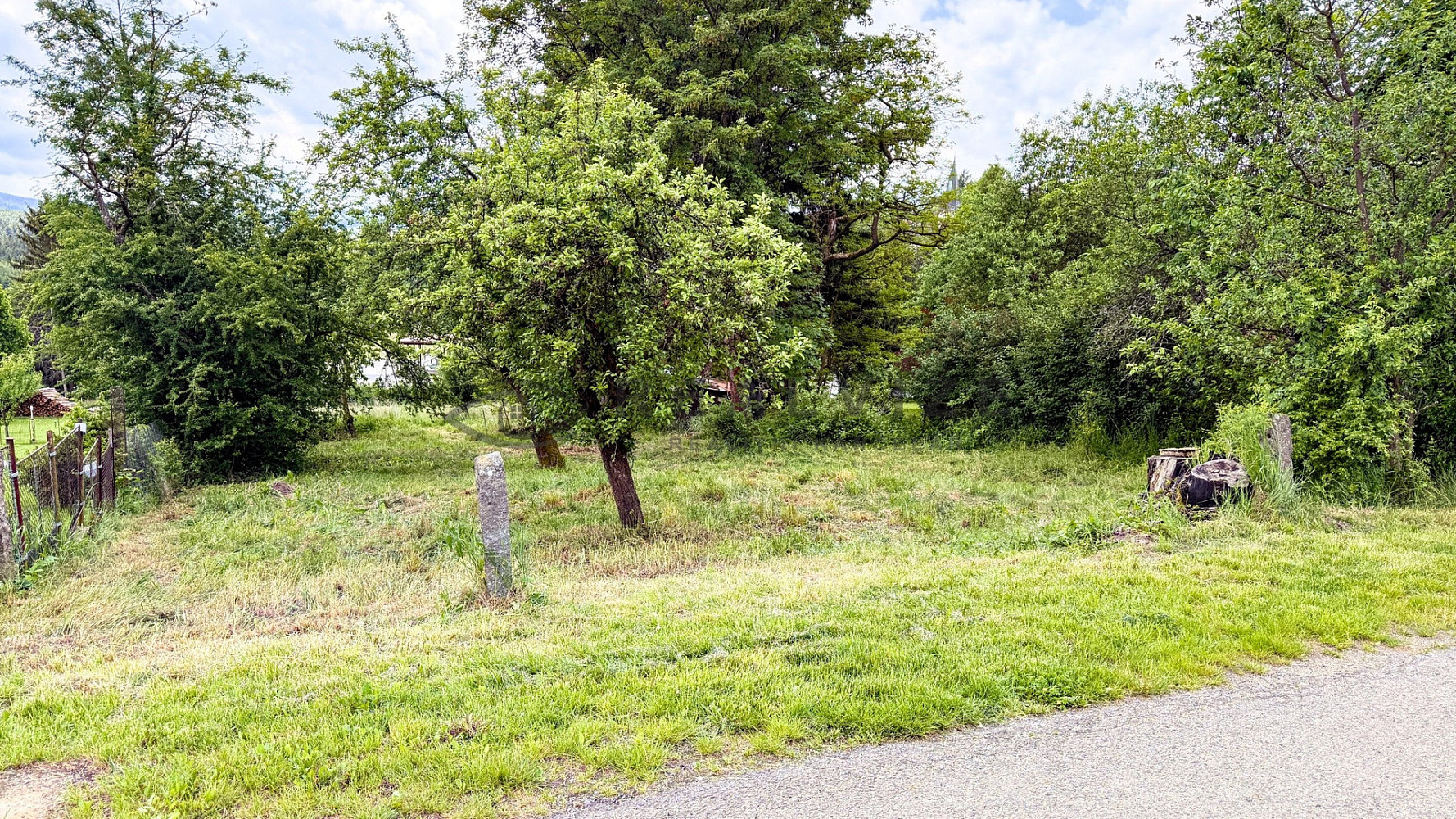 Prodej stavebního pozemku 1 530 m² – fotografie 3