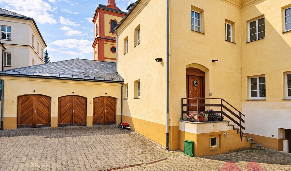 Prodej nájemního domu, činžáku 868 m², Jilemnice – náhled fotky 2