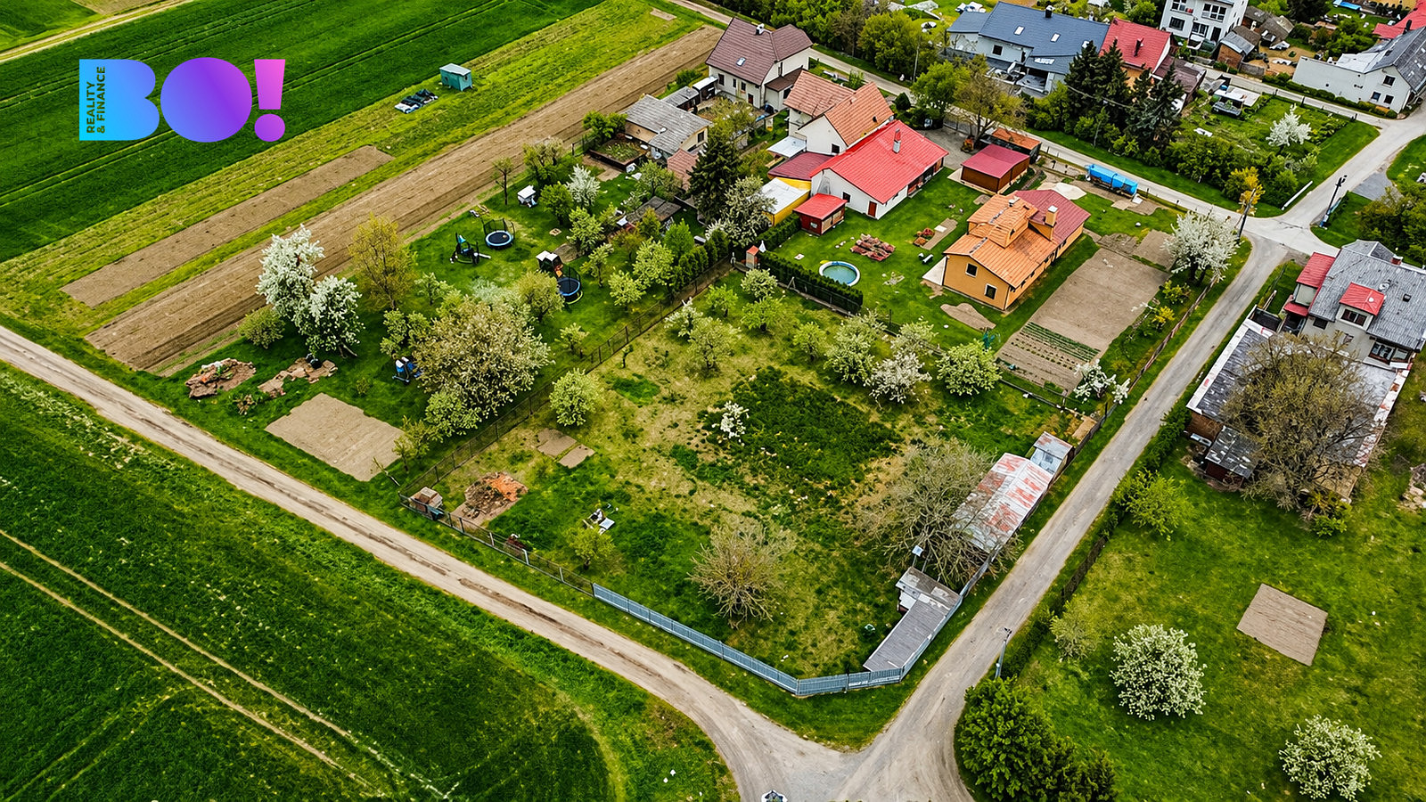 Prodej stavebního pozemku 878 m² – pohled 5