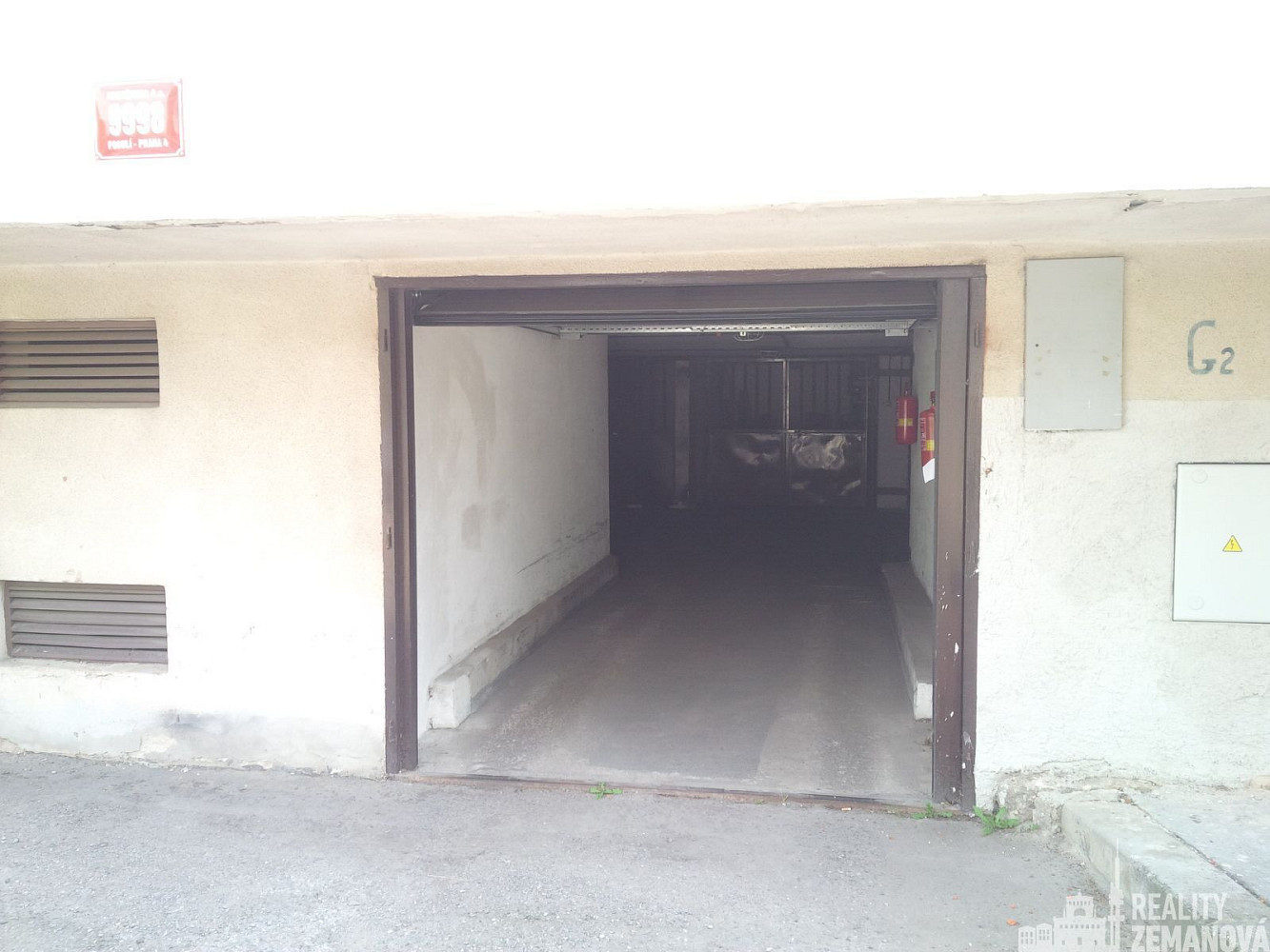 Garážové stání 16,7m2 v podolí za vraty na dálkové ovládání. — photo 5