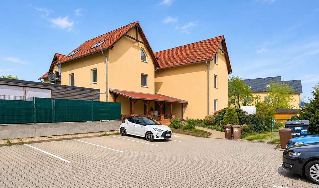 Prodej bytu 2+1 66 m², Nupaky – náhled fotky 5