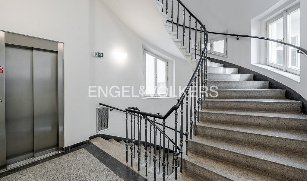 Pronájem bytu 5+1 156 m², Praha – náhled fotky 9