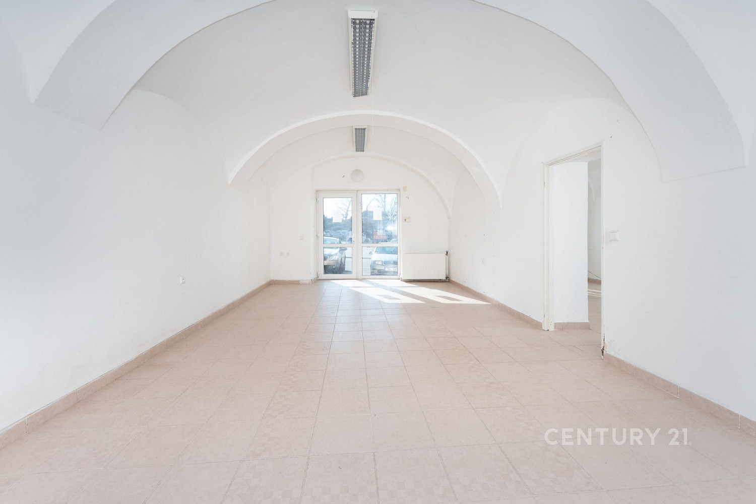 Prodej obchodních prostor 76 m² — photo 2