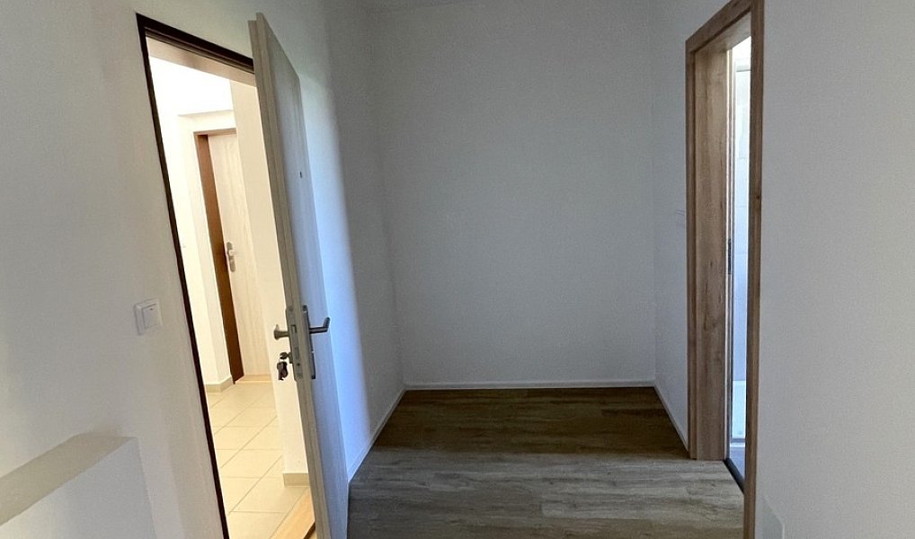 Pronájem bytu 1+kk 37 m², Uherský Brod – náhled fotky 8