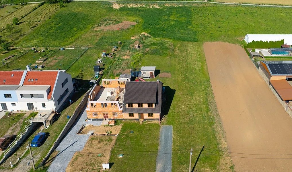 Prodej stavebního pozemku 2 000 m², Pozořice – náhled fotky 4