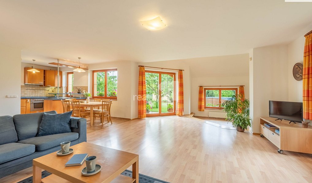 Prodej domu 200 m² s pozemkem 1 008 m², Kamenice – náhled fotky 37