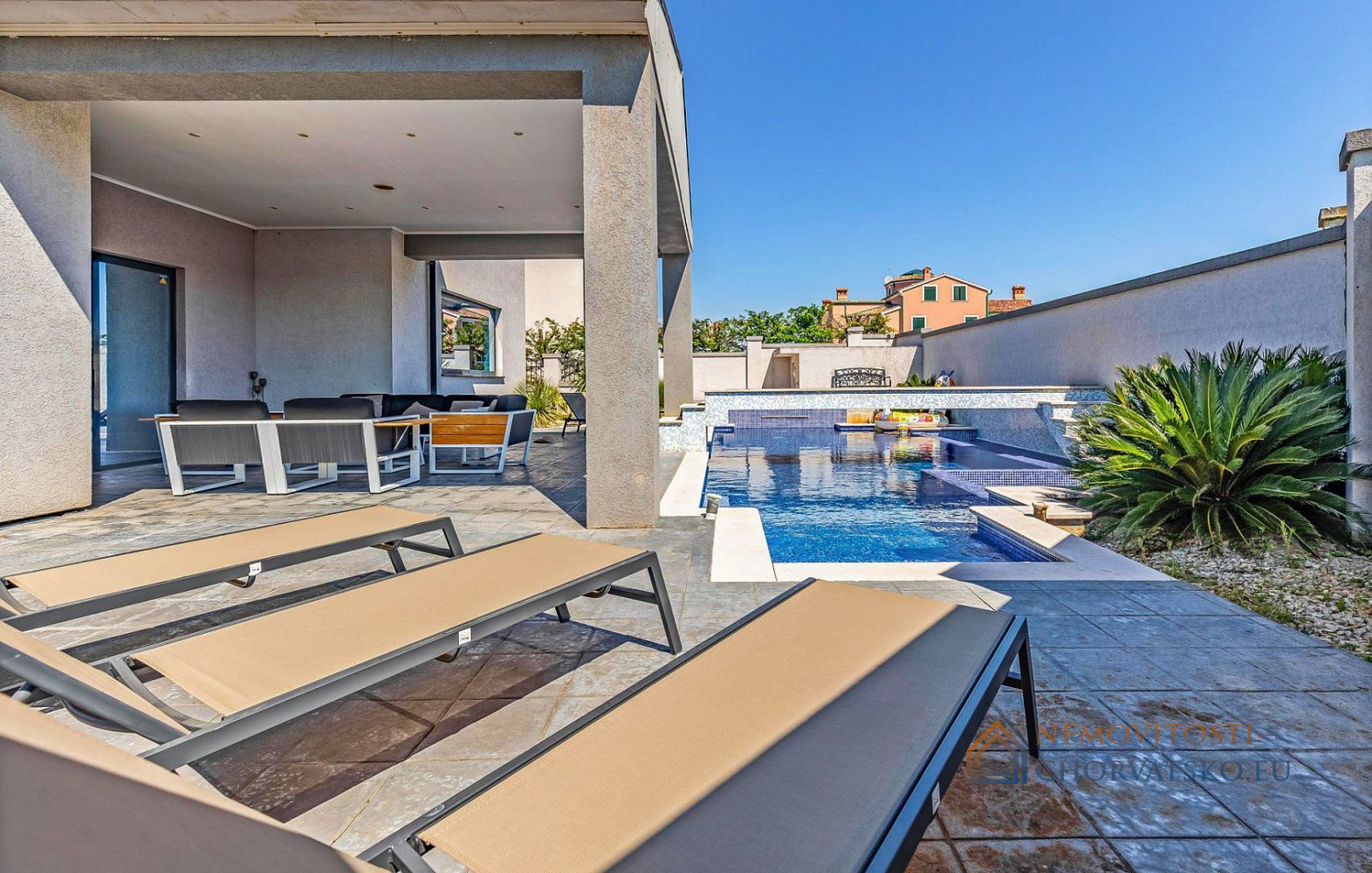 Prodej domu 380 m² s pozemkem 824 m² – další
