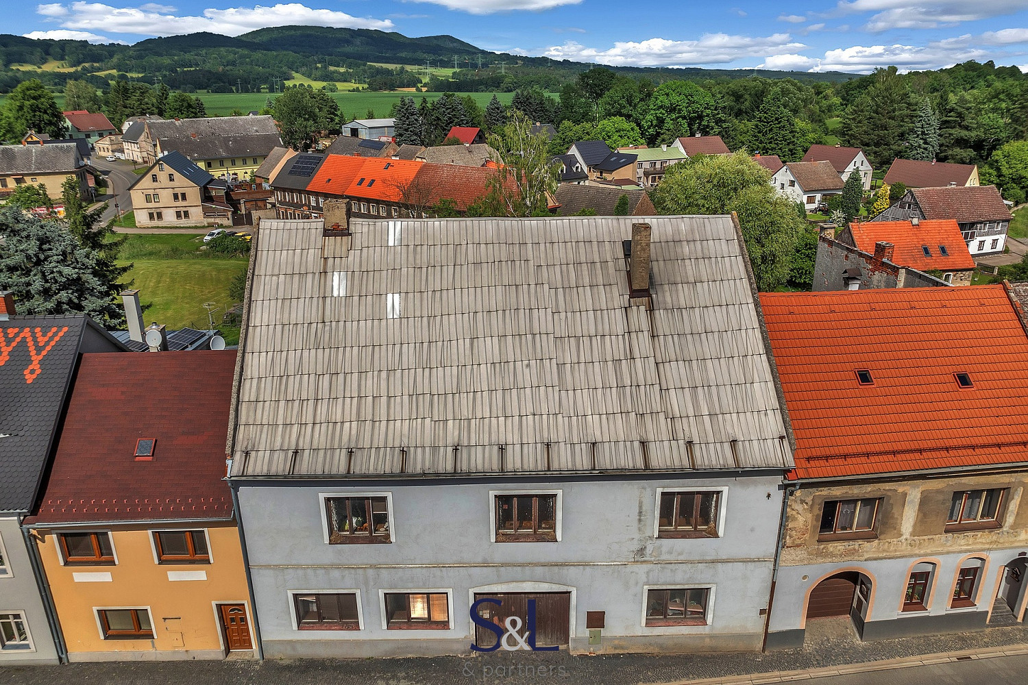 Prodej domu 220 m² s pozemkem 619 m² – fotografie 2