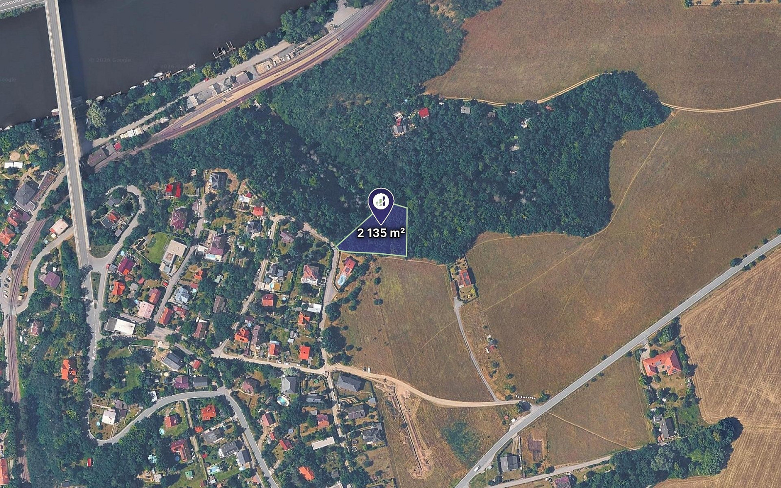 Land, 2135 m²