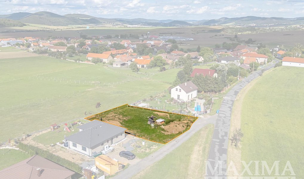 Prodej stavebního pozemku 1 000 m², Chlustina – náhled fotky 4