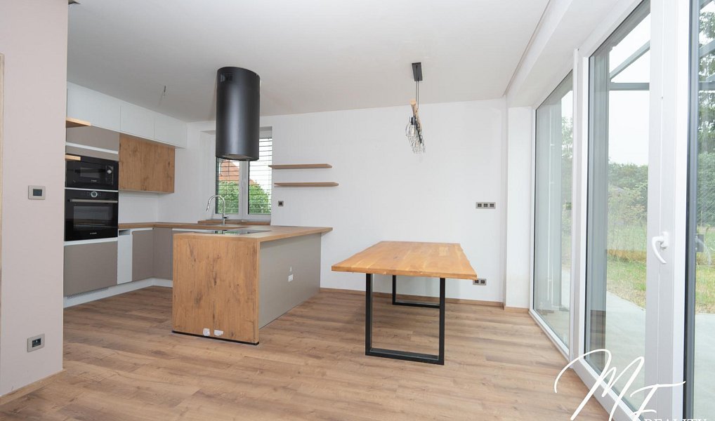 Prodej domu 106 m² s pozemkem 278 m², Chrást – náhled fotky 11