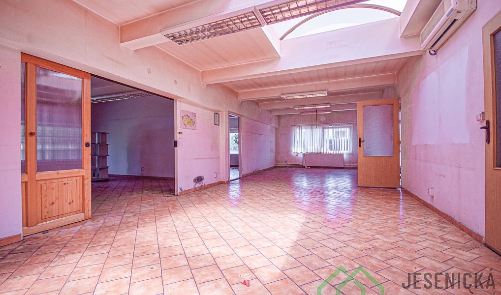 Prodej výrobních prostor 3 580 m², Javorník – náhled fotky 9