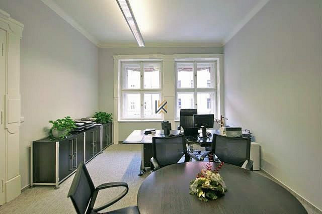 Pronájem kanceláře 218 m² – fotografie 5