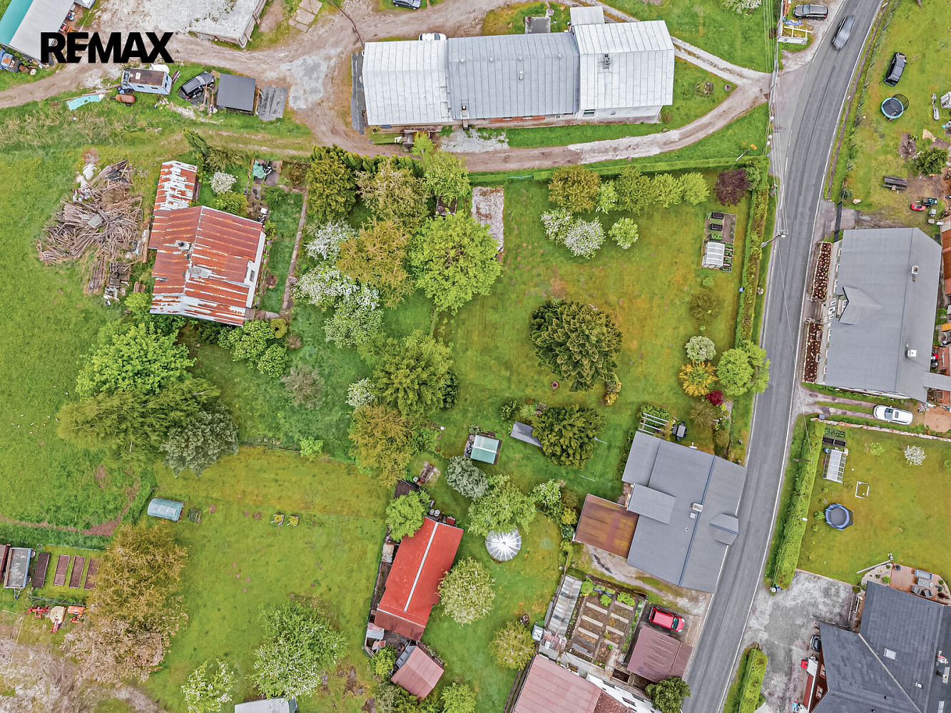 Prodej stavebního pozemku 1 000 m² – fotografie 2