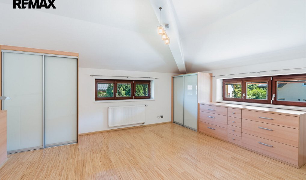 Prodej domu 241 m² s pozemkem 742 m², Praha – náhled fotky 27
