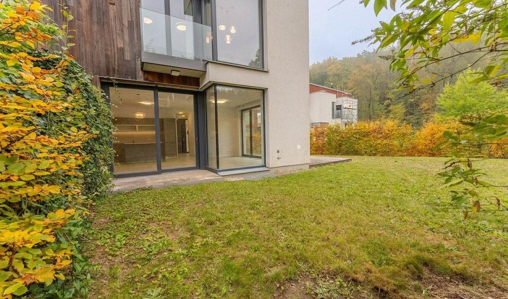 Pronájem domu 179 m² s pozemkem 435 m², Praha – fotka 1 z 38