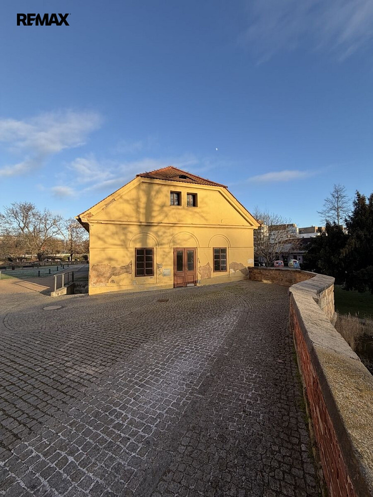Prodej obchodních prostor 660 m² – fotografie 2