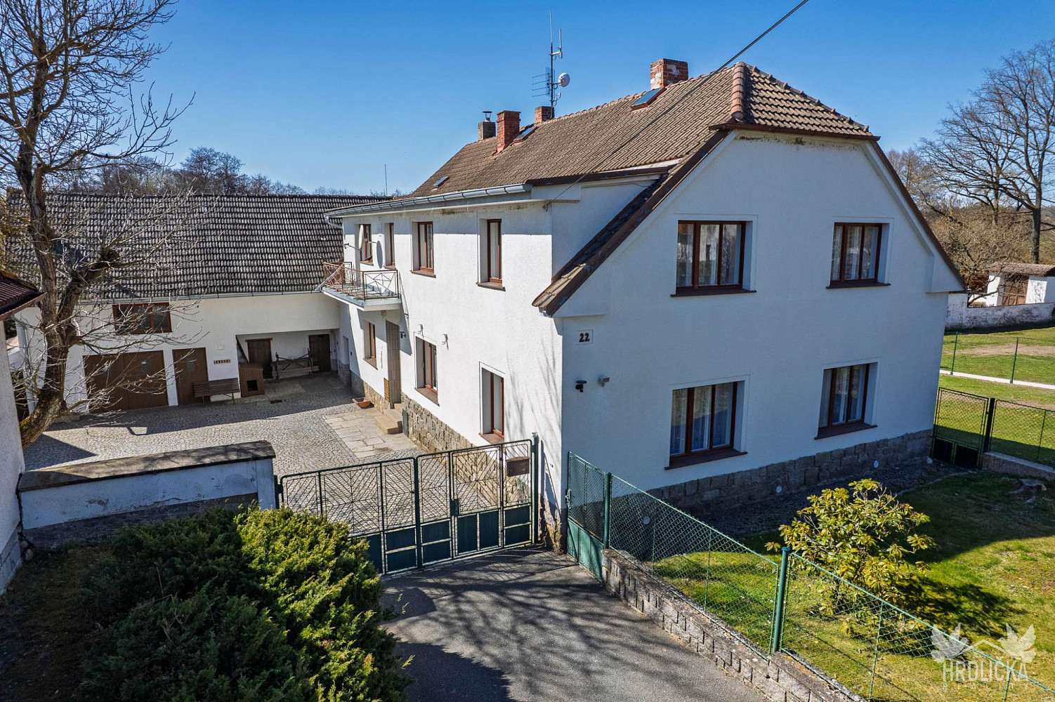 Prodej domu 203 m² s pozemkem 2 621 m²