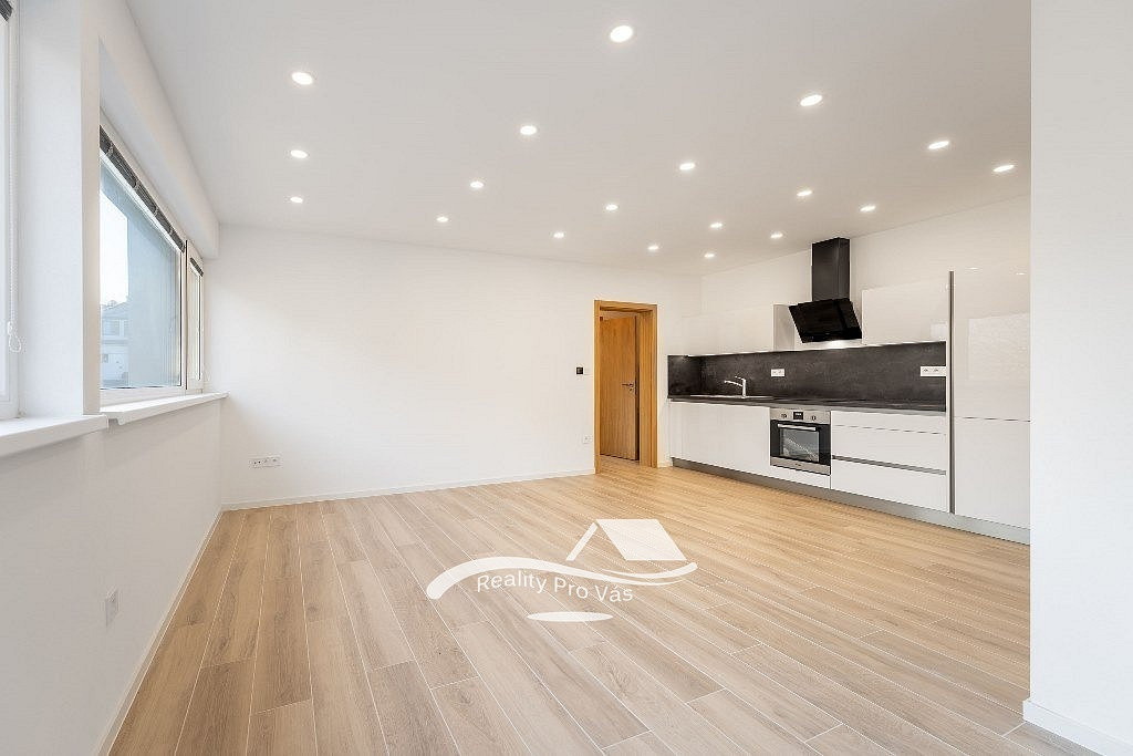 Pronájem bytu 2+kk 66 m² — photo 3