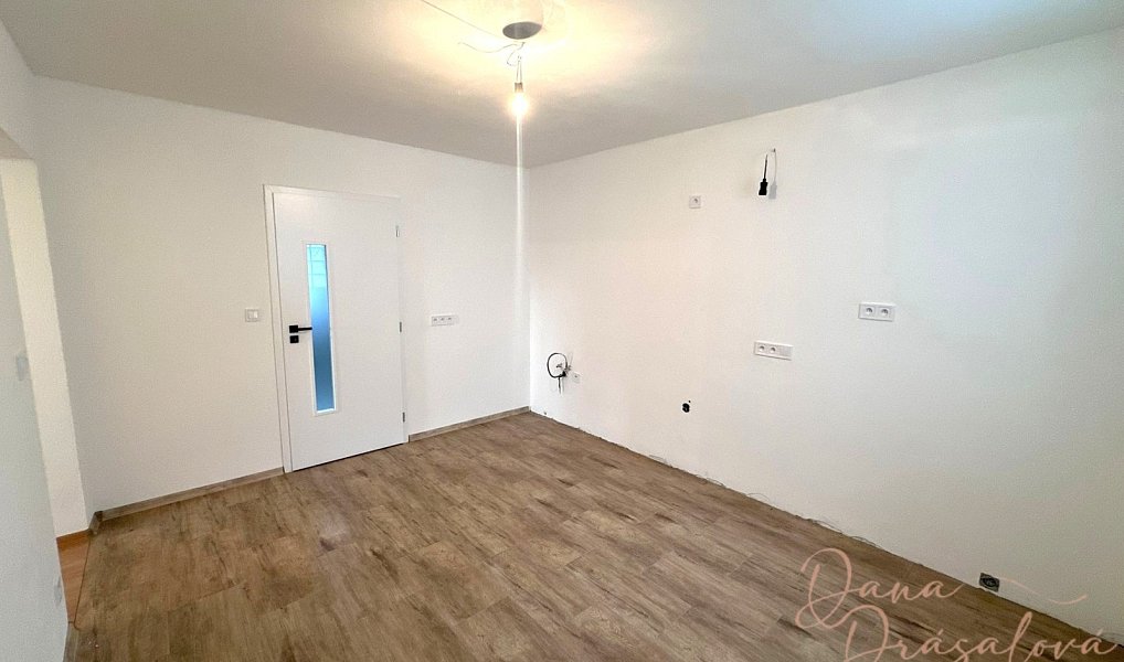 Prodej domu 190 m² s pozemkem 236 m², Strachotín – náhled fotky 10