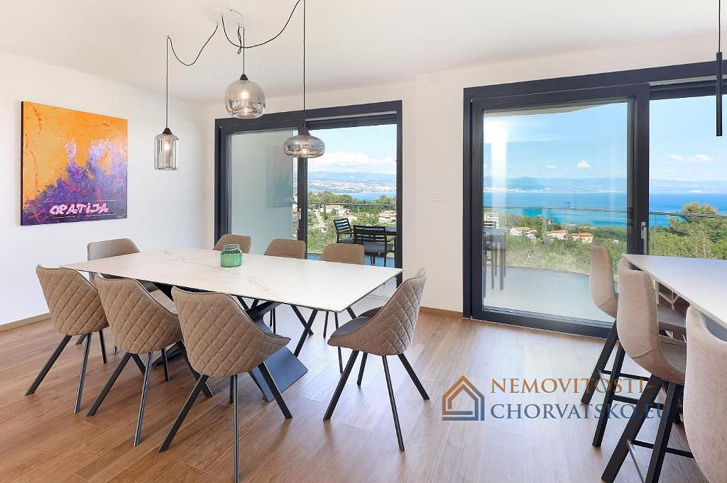 Prodej bytu 6+kk 135 m² - Widok 2