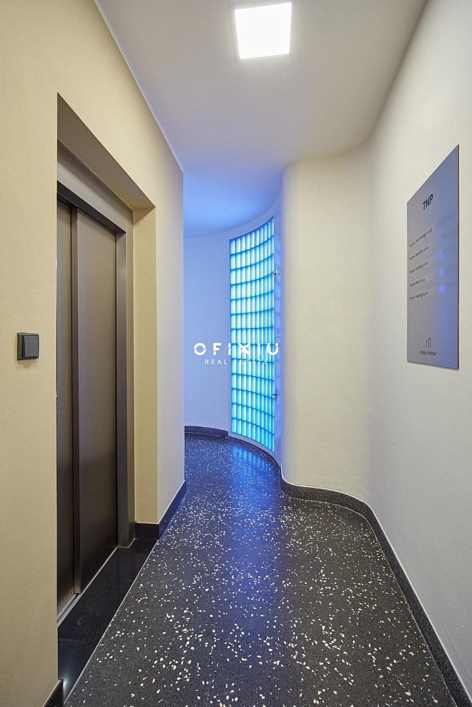 Pronájem kanceláře 505 m² – fotografie 4