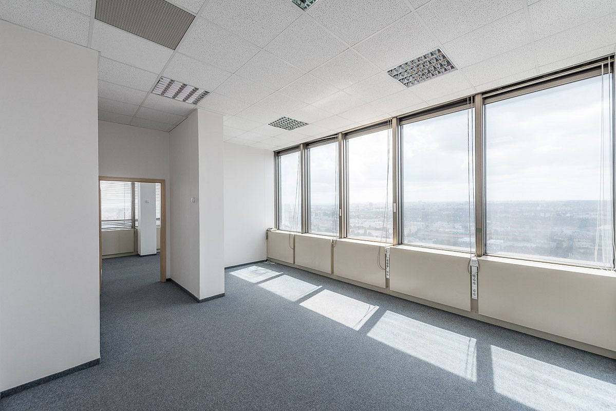 Pronájem kanceláře 303 m² – fotografie 4