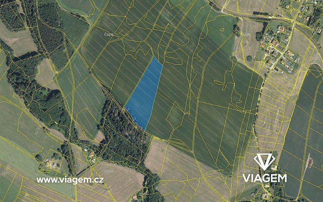 Prodej pole 4 864 m²