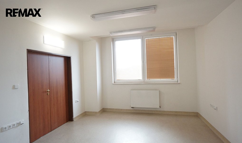 Pronájem kanceláře 407 m², Praha – náhled fotky 3