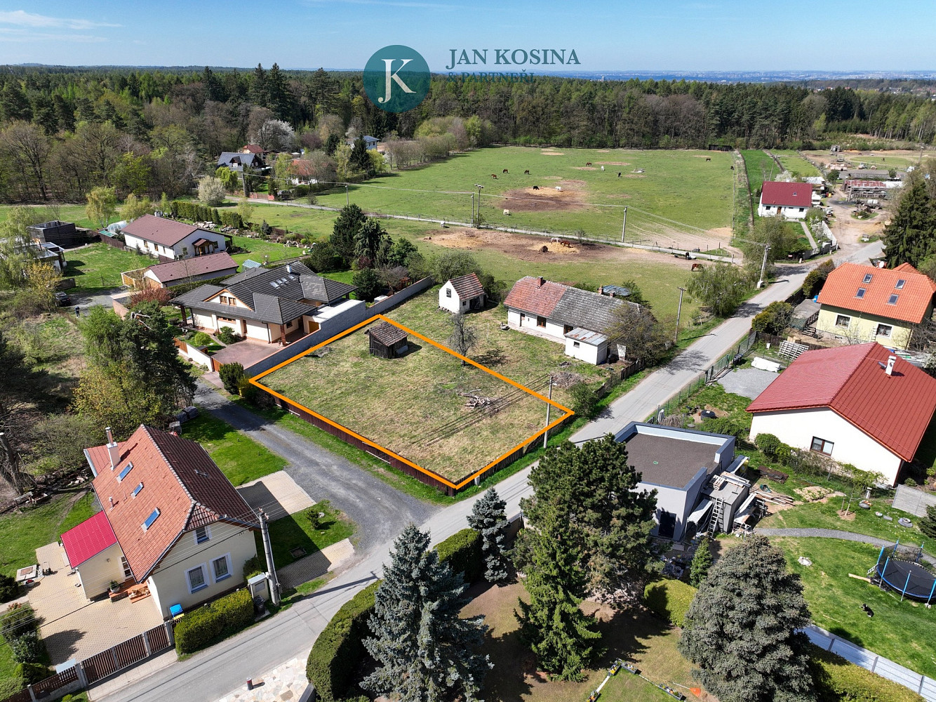 Prodej stavebního pozemku 816 m² – fotografie 2