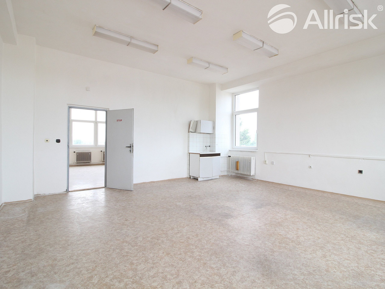 Pronájem kanceláře 79 m² – fotografie 3