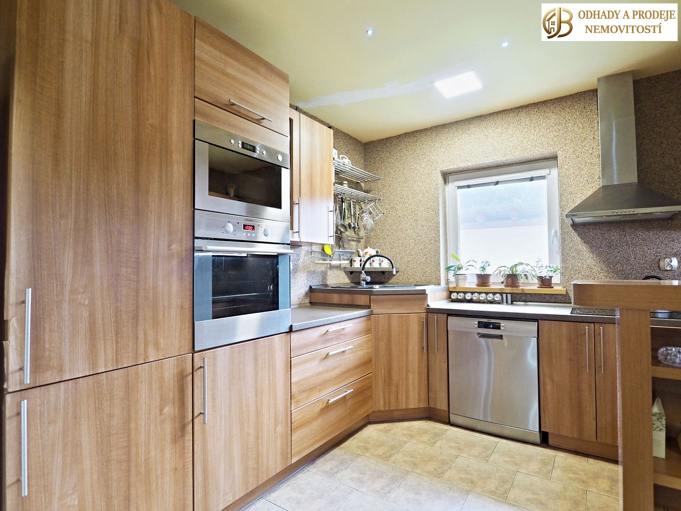Prodej domu 170 m² s pozemkem 1 110 m² – pohled 2