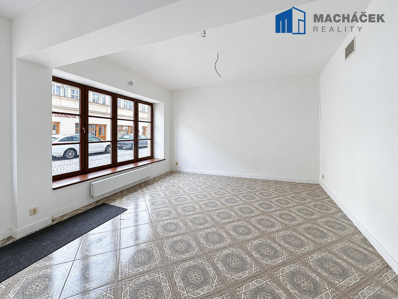 Pronájem obchodních prostor 77 m² – fotografie 3
