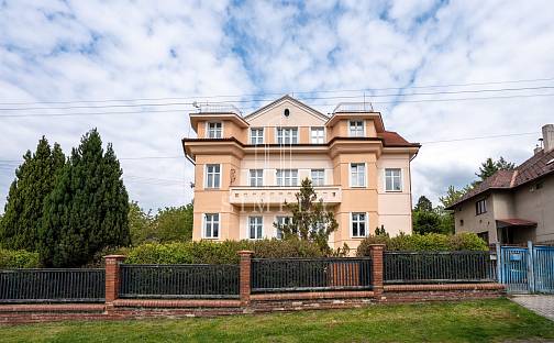 Prodej domu 500 m² s pozemkem 2 048 m², Legií, Říčany, okres Praha-východ