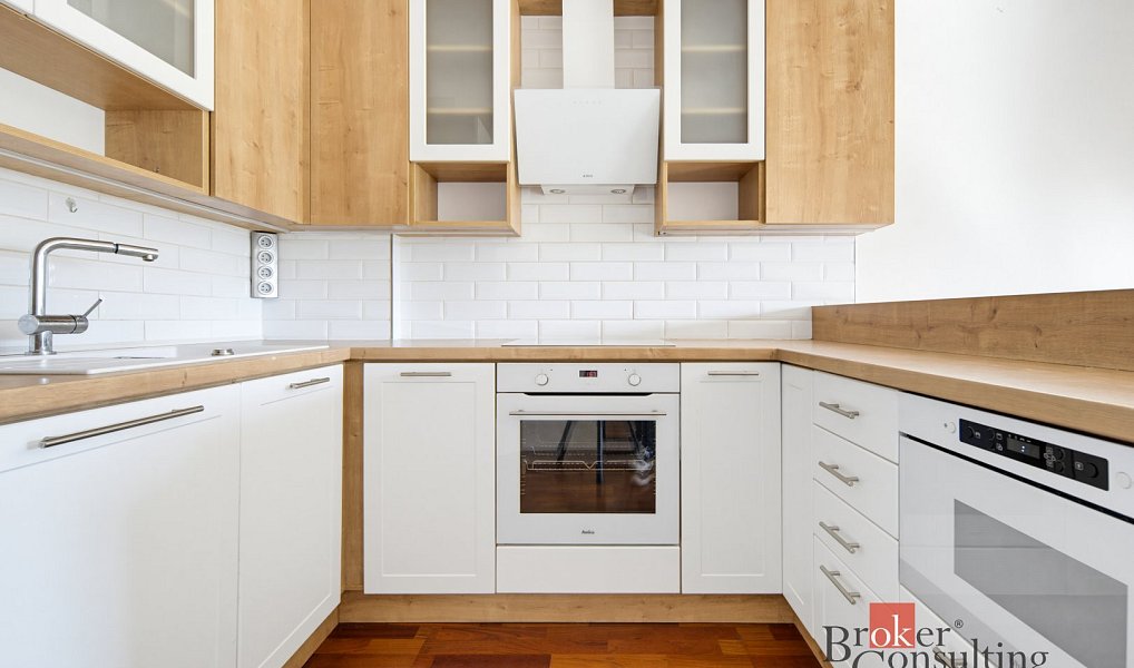 Pronájem bytu 3+kk 79 m², Praha – náhled fotky 2
