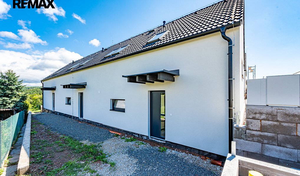 Prodej bytu 4+kk 90 m², Jince – náhled fotky 25