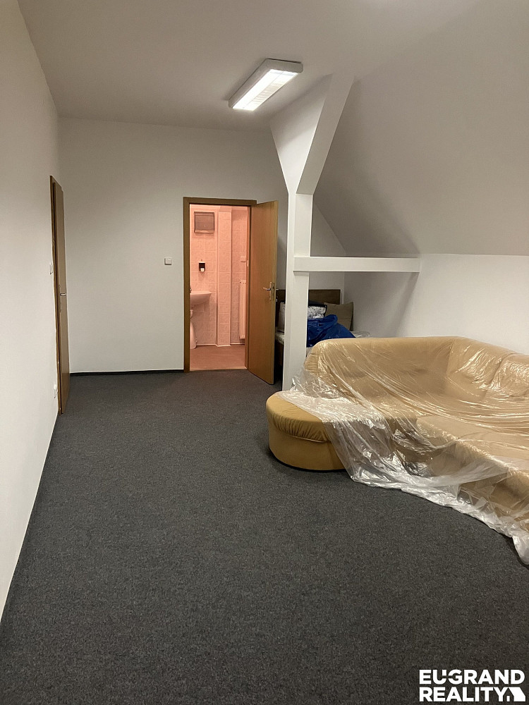 Pronájem kanceláře 94 m² – fotografie 4