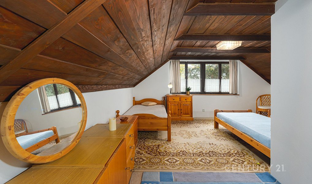 Prodej chaty/chalupy 198 m² s pozemkem 2 388 m², Jince – náhled fotky 26