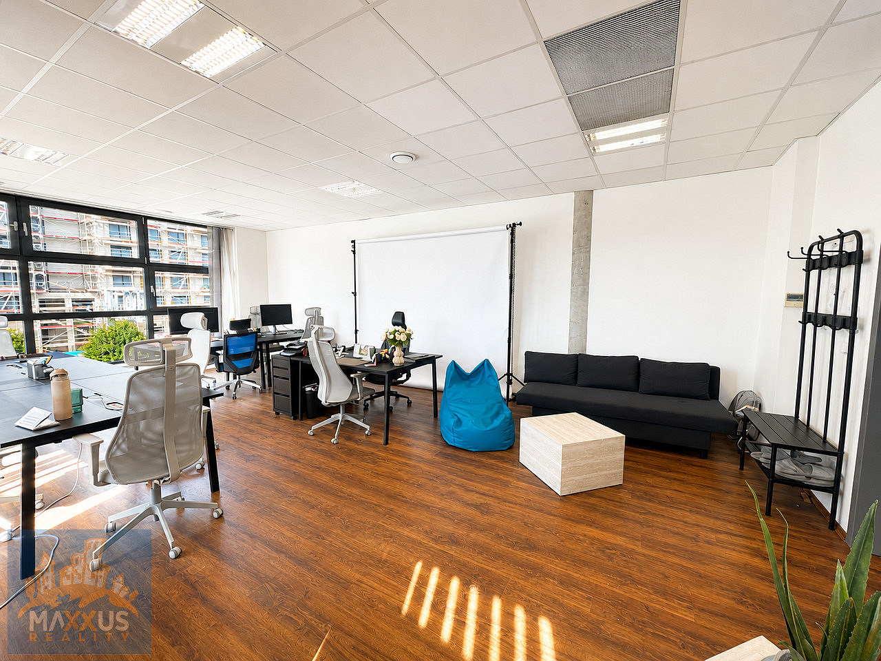Pronájem kanceláře 52 m² – fotografie 2