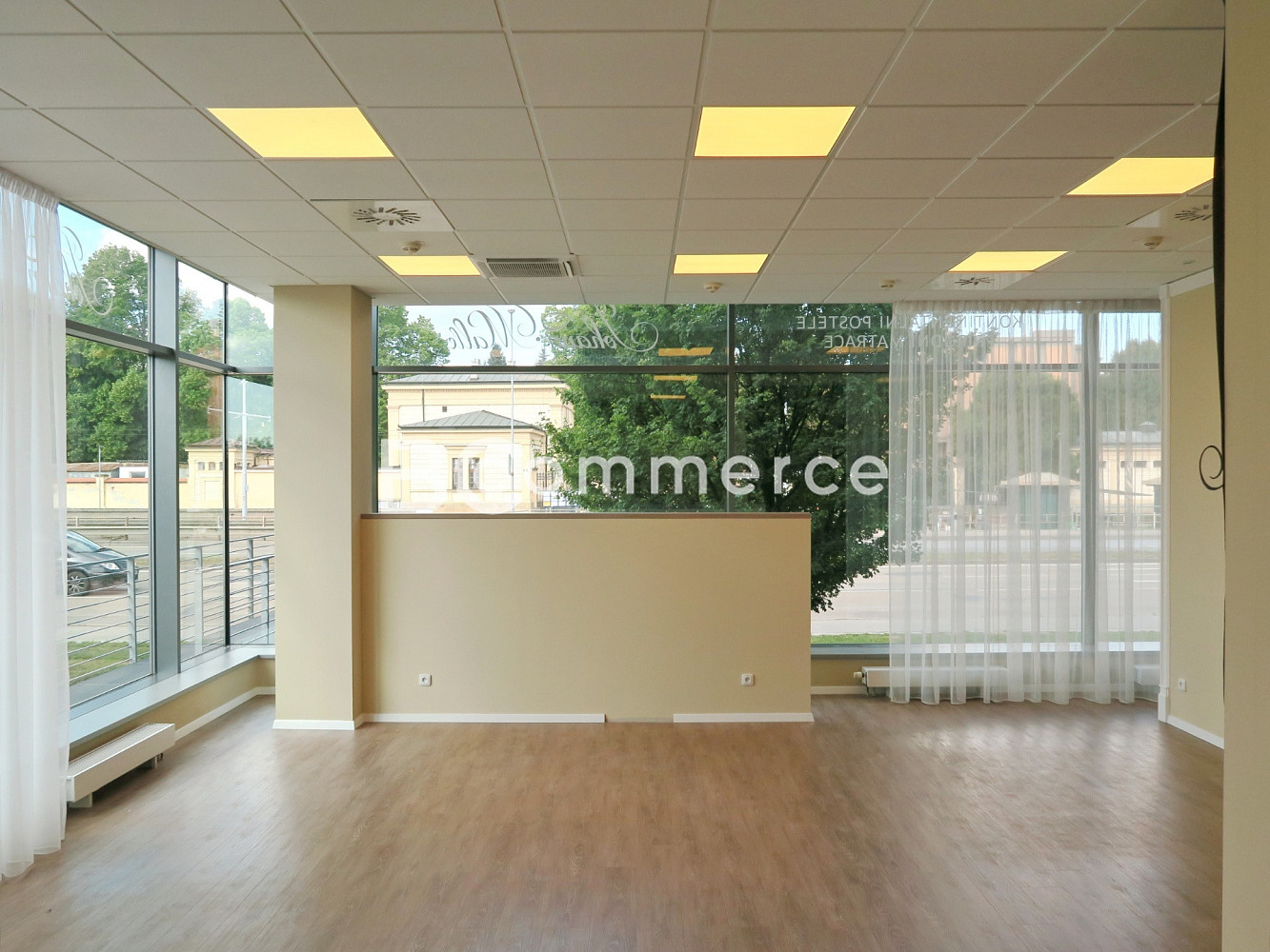 Pronájem obchodních prostor 214 m²