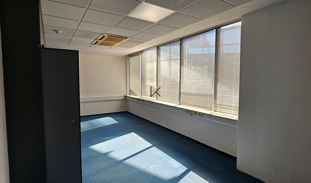 Pronájem kanceláře 322 m², Nupaky – náhled fotky 3