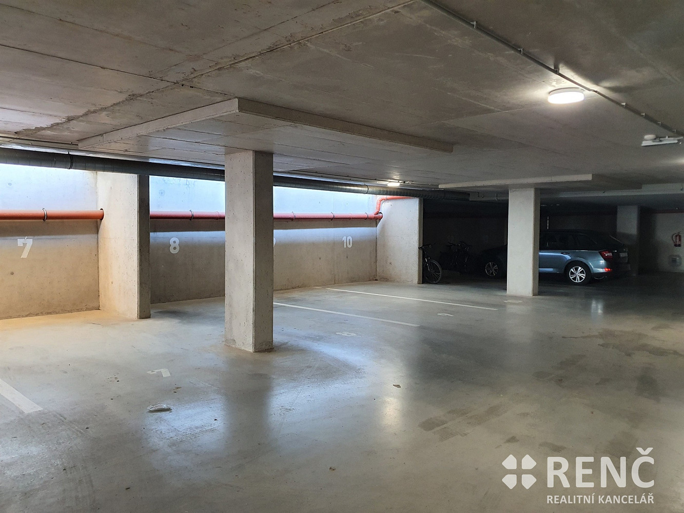 Garážové stání k pronájmu, brno - královo pole, ul. košinova