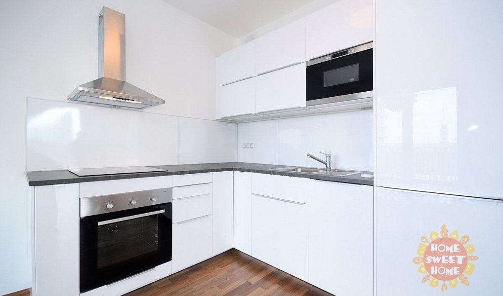 Pronájem bytu 2+kk 76 m², Praha – náhled fotky 3